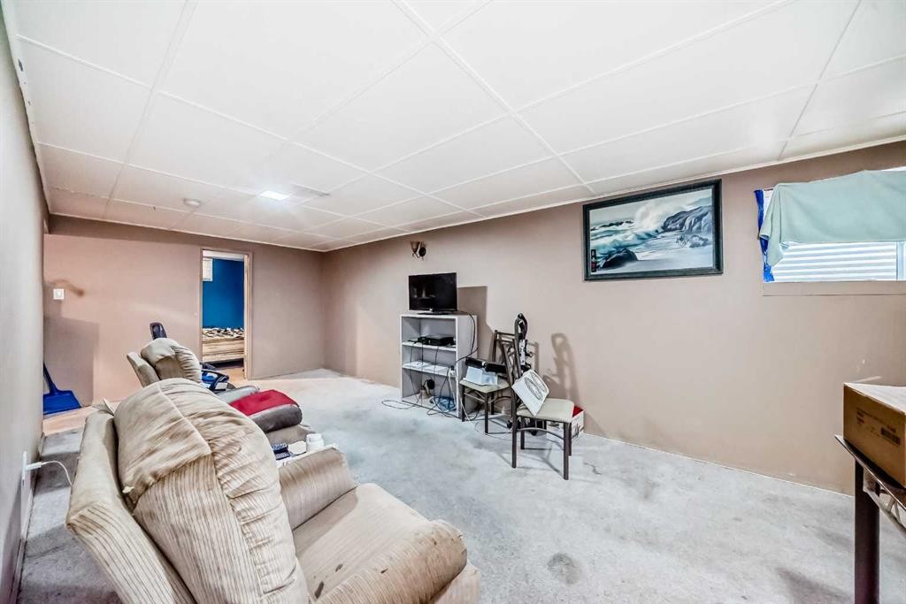 808 Avonlea Place Se, Calgary, AB - Indoor