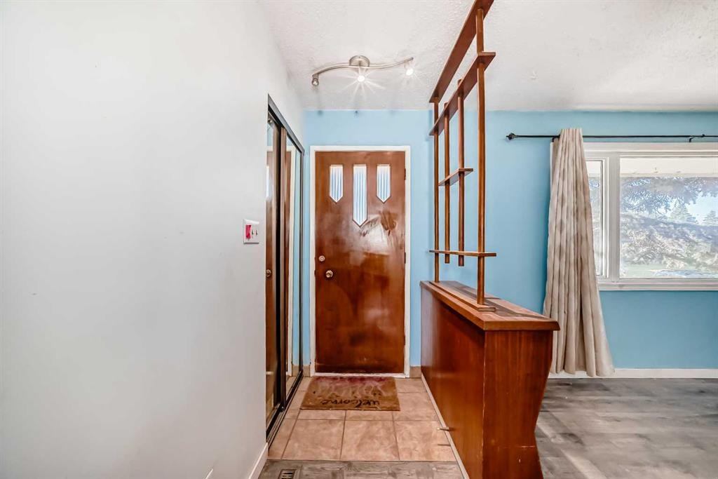 808 Avonlea Place Se, Calgary, AB - Indoor Photo Showing Other Room