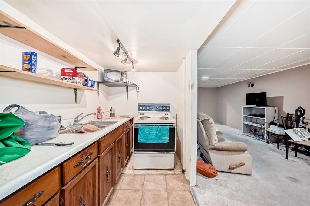 808 Avonlea Place Se, Calgary, AB - Indoor