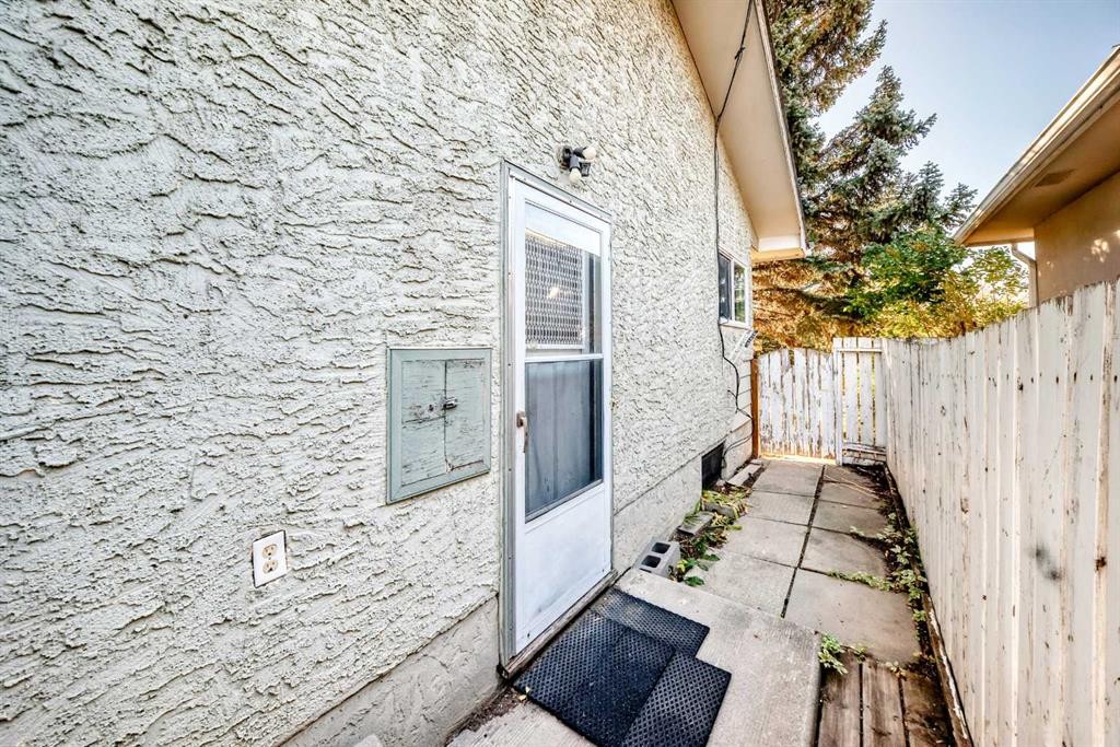 808 Avonlea Place Se, Calgary, AB - Outdoor