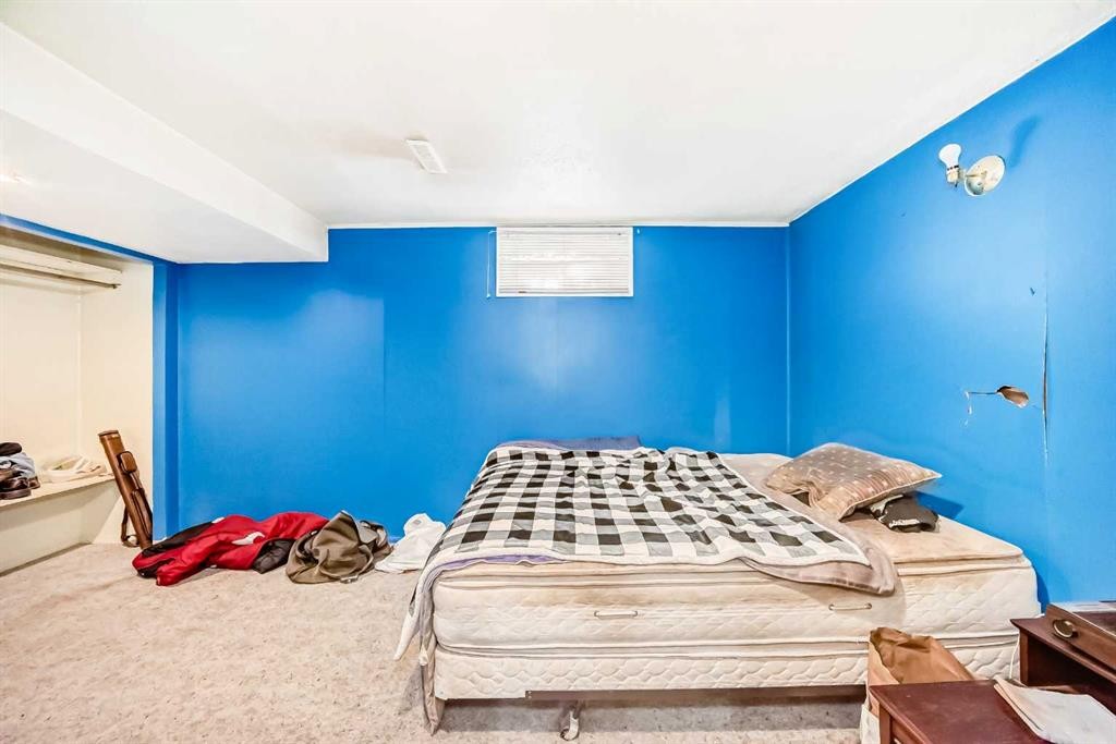 808 Avonlea Place Se, Calgary, AB - Indoor Photo Showing Bedroom