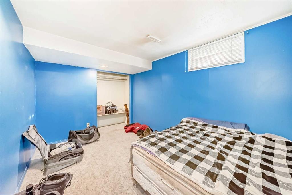 808 Avonlea Place Se, Calgary, AB - Indoor Photo Showing Bedroom