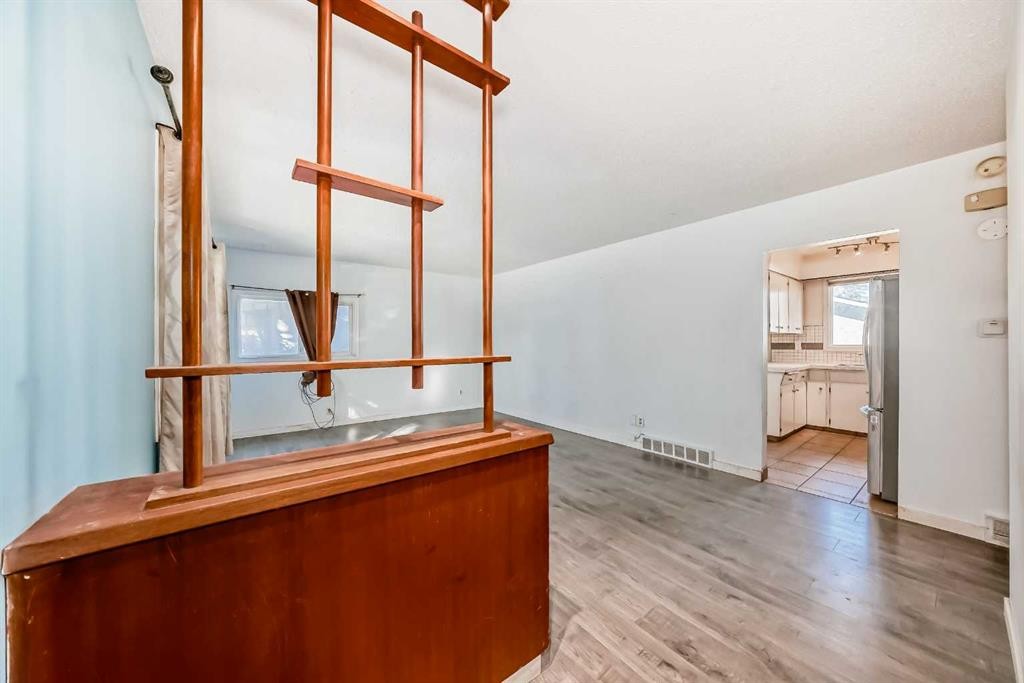 808 Avonlea Place Se, Calgary, AB - Indoor