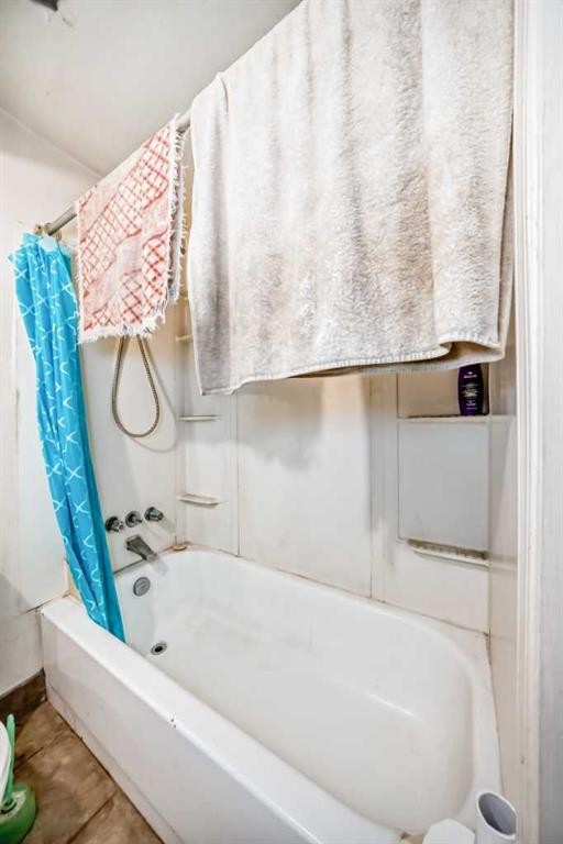 808 Avonlea Place Se, Calgary, AB - Indoor Photo Showing Bathroom