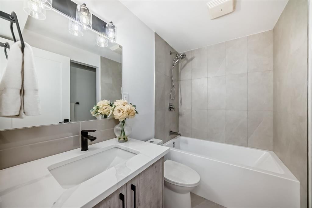 129 Glenpatrick Drive Sw, Calgary, AB - Indoor Photo Showing Bathroom