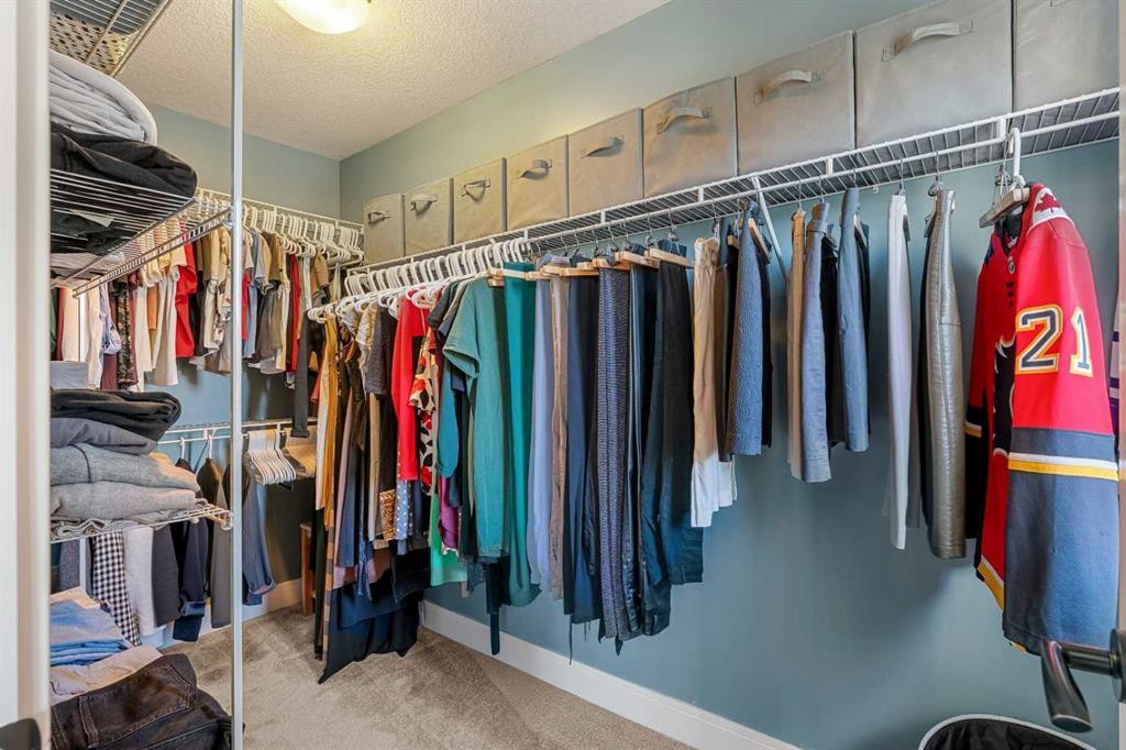 4530 20 Avenue Nw, Calgary, AB - Indoor With Storage