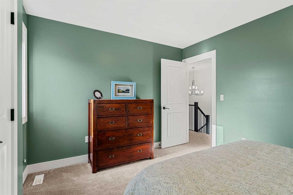 4530 20 Avenue Nw, Calgary, AB - Indoor Photo Showing Bedroom