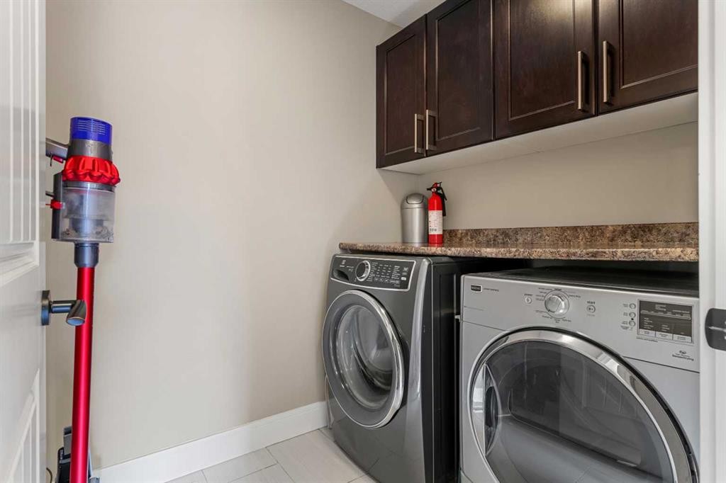 4530 20 Avenue Nw, Calgary, AB - Indoor Photo Showing Laundry Room