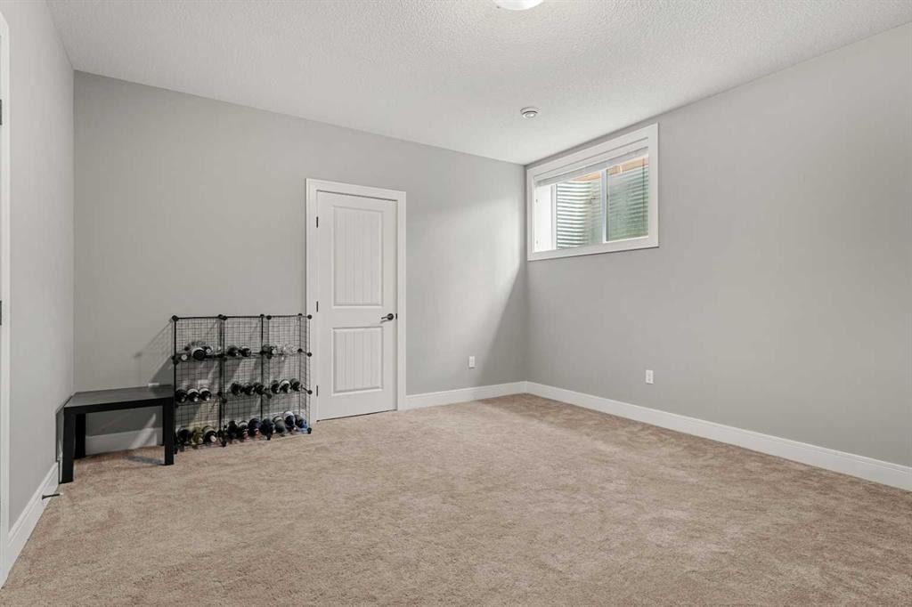4530 20 Avenue Nw, Calgary, AB - Indoor Photo Showing Other Room