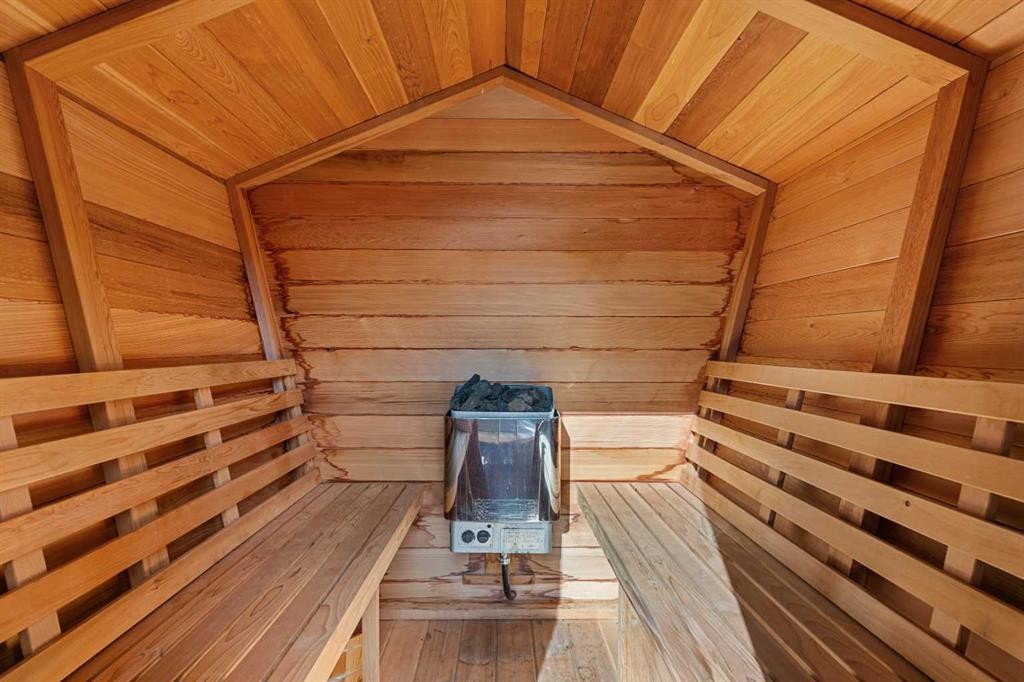 4530 20 Avenue Nw, Calgary, AB - Indoor Photo Showing Other Room