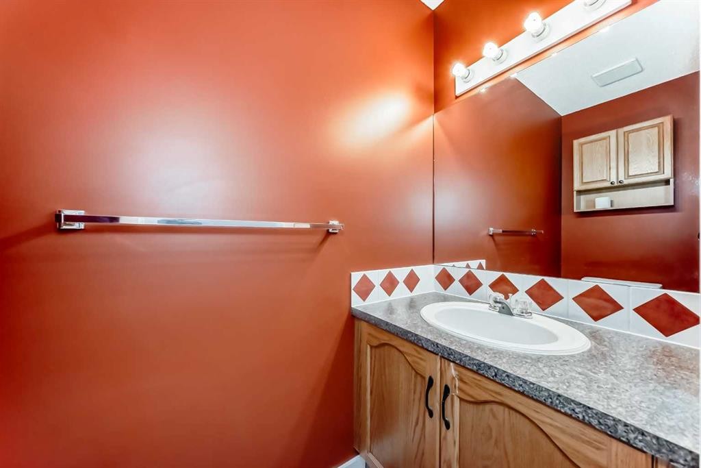 184 Mt Aberdeen Manor Se, Calgary, AB - Indoor Photo Showing Bathroom