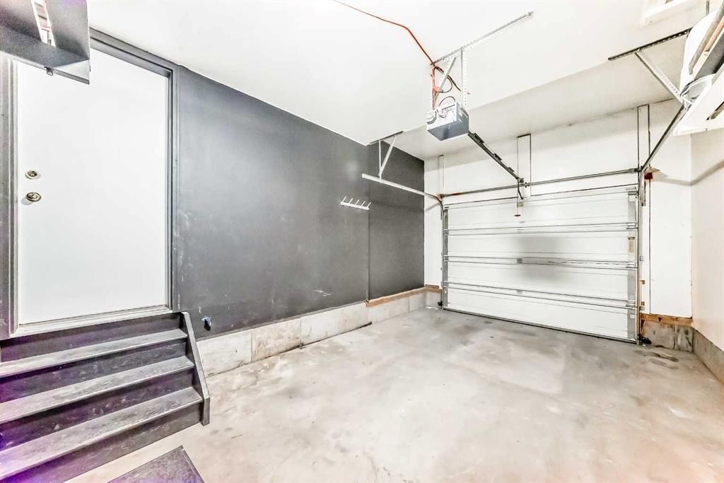 184 Mt Aberdeen Manor Se, Calgary, AB - Indoor Photo Showing Garage