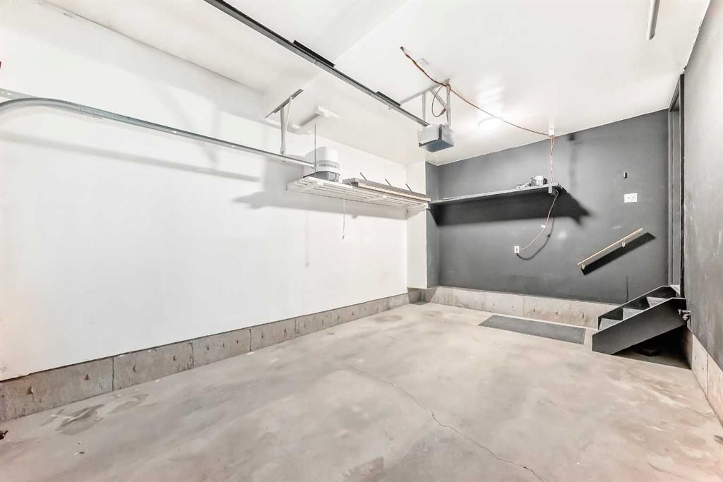 184 Mt Aberdeen Manor Se, Calgary, AB - Indoor Photo Showing Garage