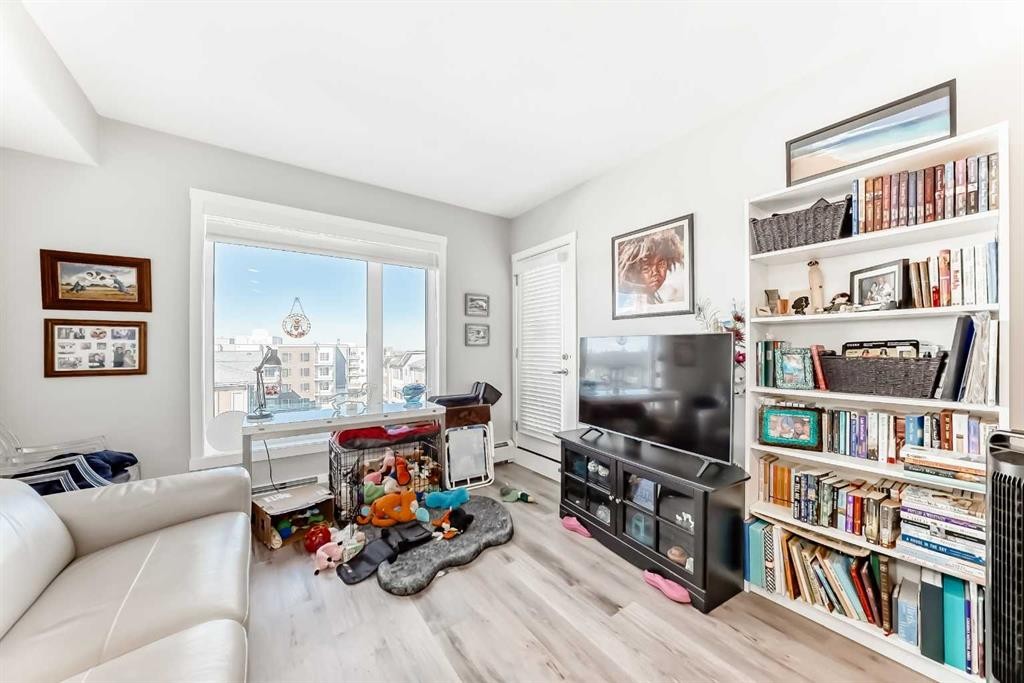 403-200 Shawnee Square Sw, Calgary, AB - Indoor Photo Showing Living Room