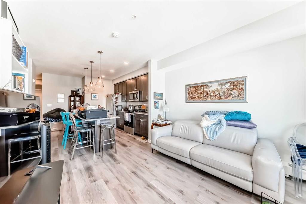403-200 Shawnee Square Sw, Calgary, AB - Indoor Photo Showing Living Room