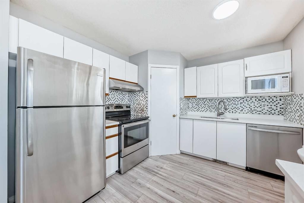 61 San Diego Way Ne, Calgary, AB - Indoor Photo Showing Kitchen With Stainless Steel Kitchen With Upgraded Kitchen