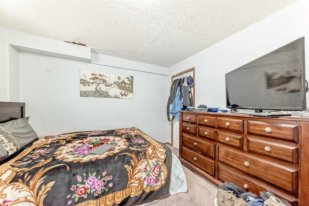 11 San Diego Green Ne, Calgary, AB - Indoor Photo Showing Bedroom