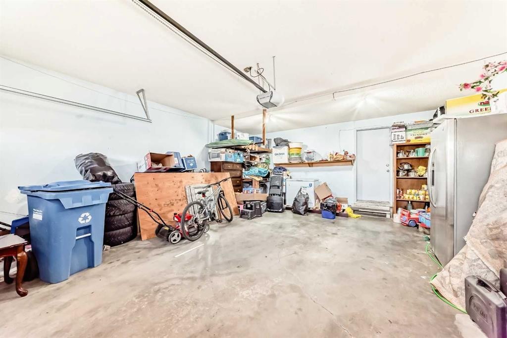 11 San Diego Green Ne, Calgary, AB - Indoor Photo Showing Garage