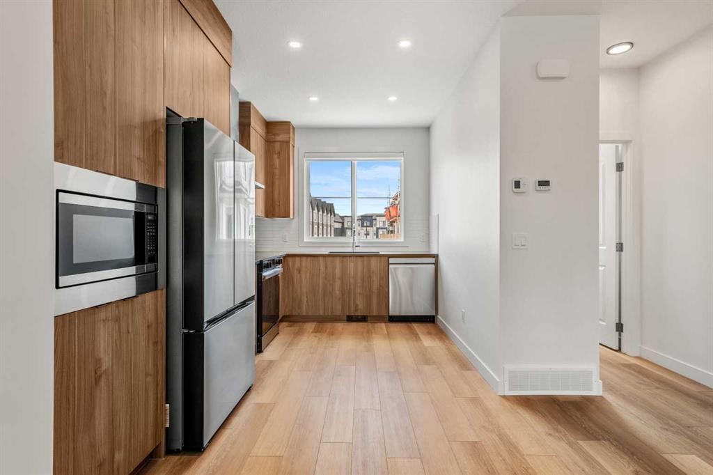 217 Seton Grove Se, Calgary, AB - Indoor Photo Showing Kitchen