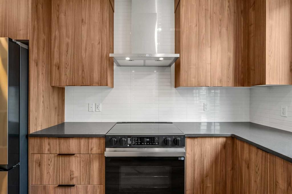 217 Seton Grove Se, Calgary, AB - Indoor Photo Showing Kitchen