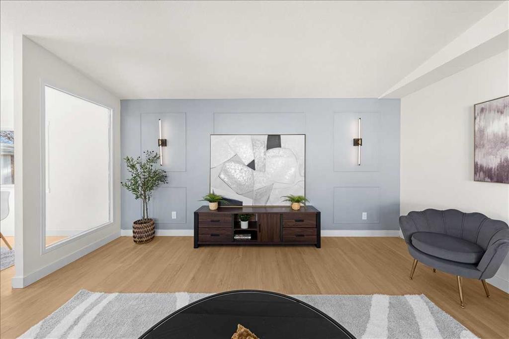 210 Erin Woods Circle Se, Calgary, AB - Indoor Photo Showing Other Room