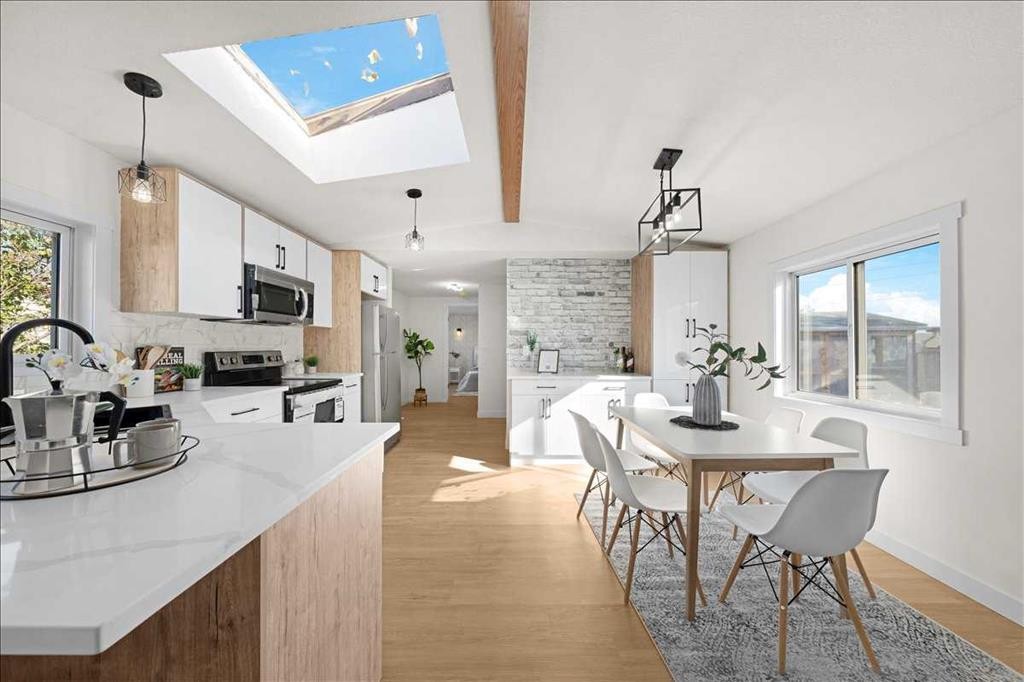 210 Erin Woods Circle Se, Calgary, AB - Indoor