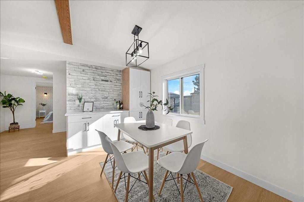 210 Erin Woods Circle Se, Calgary, AB - Indoor Photo Showing Dining Room