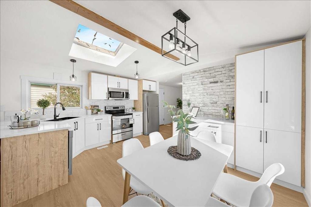 210 Erin Woods Circle Se, Calgary, AB - Indoor