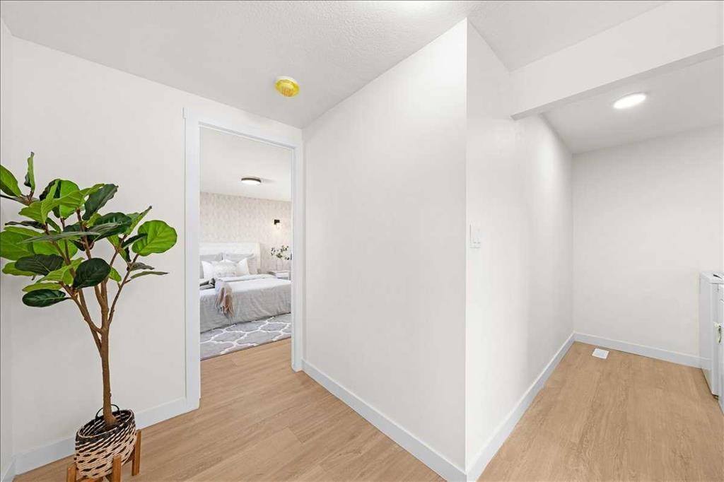210 Erin Woods Circle Se, Calgary, AB - Indoor Photo Showing Other Room