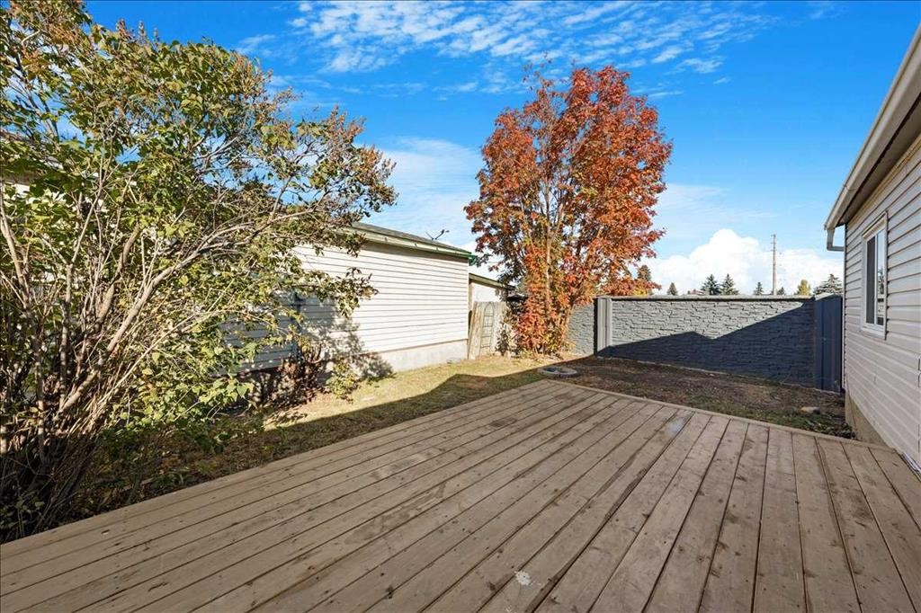 210 Erin Woods Circle Se, Calgary, AB - Outdoor With Deck Patio Veranda