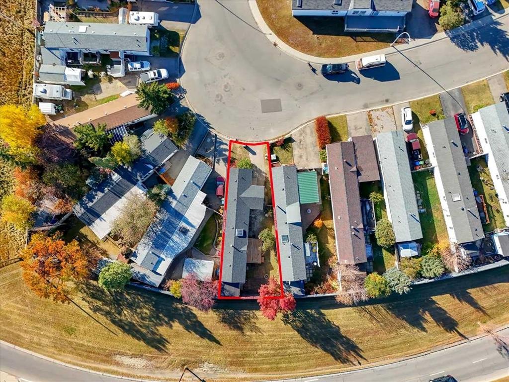 210 Erin Woods Circle Se, Calgary, AB - Indoor With Storage