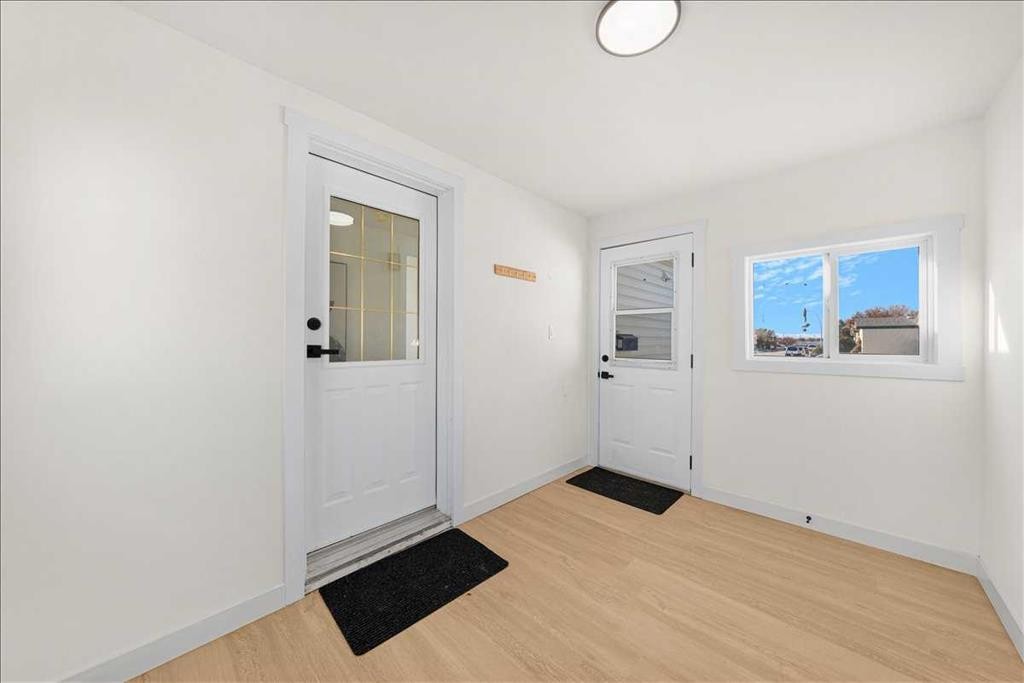 210 Erin Woods Circle Se, Calgary, AB - Indoor Photo Showing Other Room