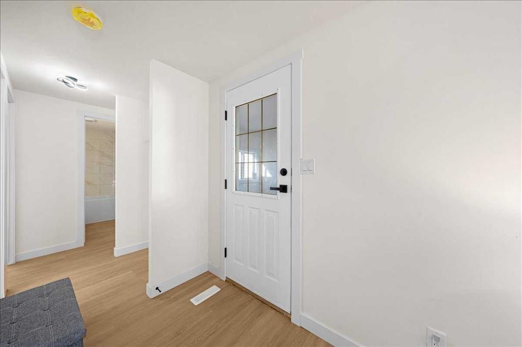 210 Erin Woods Circle Se, Calgary, AB - Indoor Photo Showing Other Room