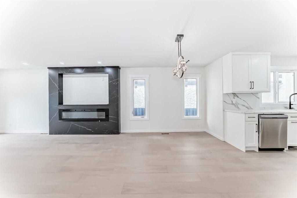 64 Woodstock Road Sw, Calgary, AB - Indoor