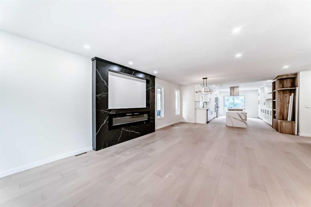 64 Woodstock Road Sw, Calgary, AB - Indoor