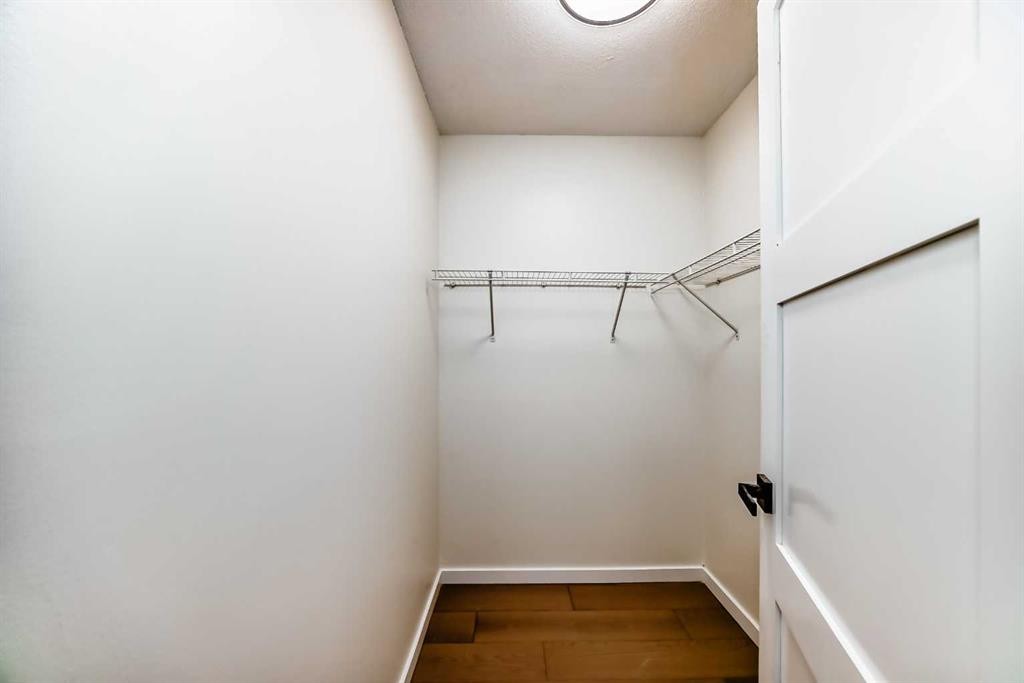 64 Woodstock Road Sw, Calgary, AB - Indoor