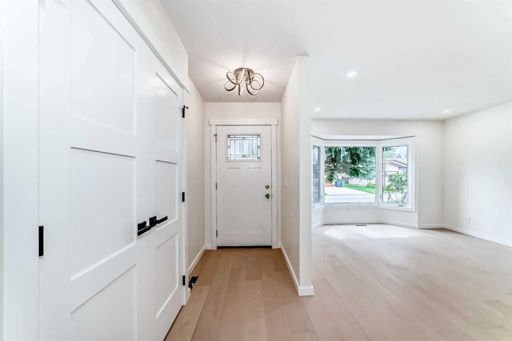 64 Woodstock Road Sw, Calgary, AB - Indoor Photo Showing Other Room