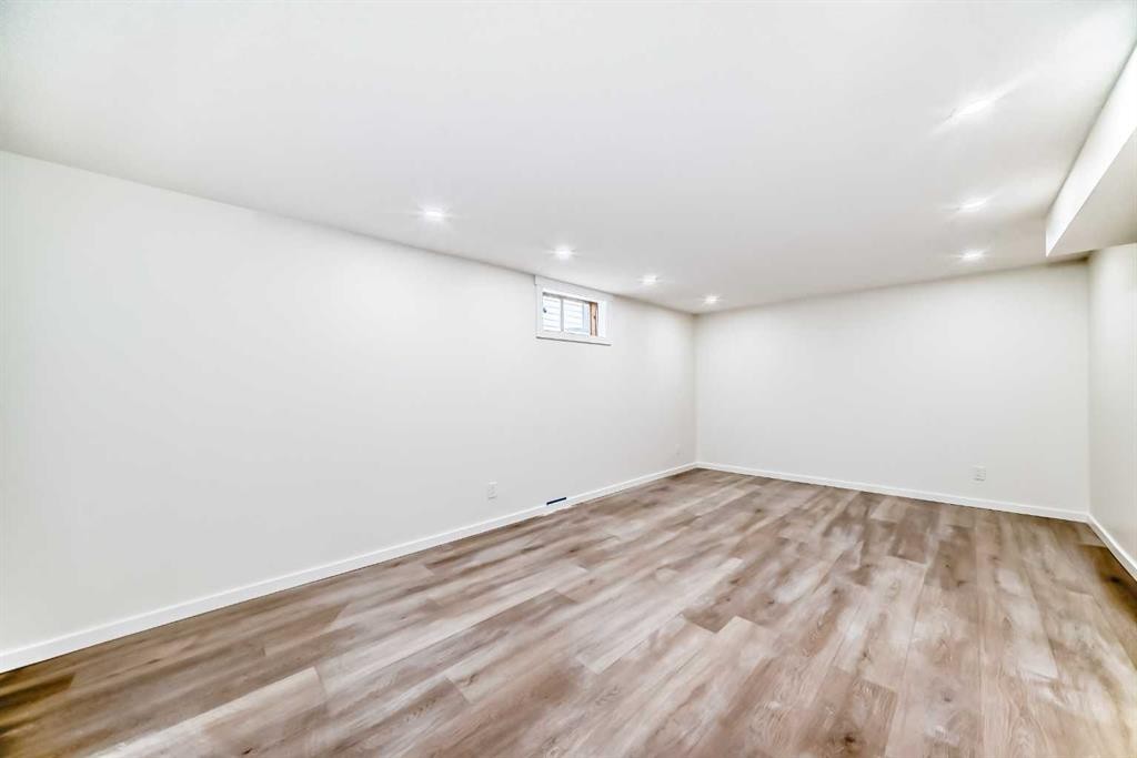 64 Woodstock Road Sw, Calgary, AB - Indoor