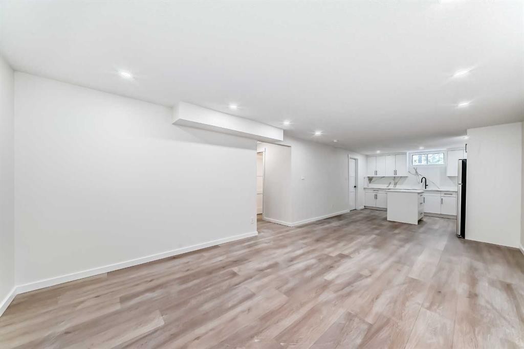 64 Woodstock Road Sw, Calgary, AB - Indoor