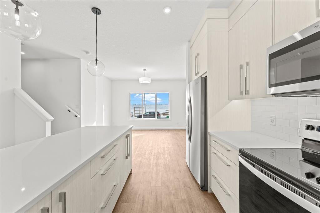 7654 202 Avenue Se, Calgary, AB - Indoor Photo Showing Kitchen With Stainless Steel Kitchen With Upgraded Kitchen