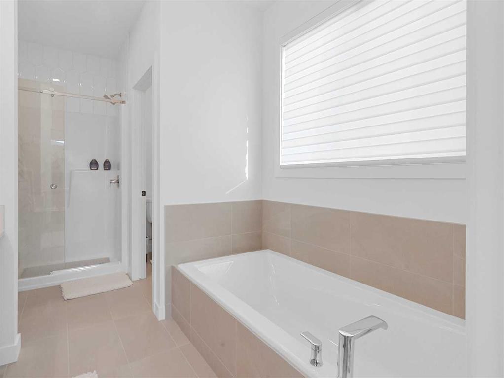 110 Sunstone Way, Balzac, AB - Indoor Photo Showing Bathroom