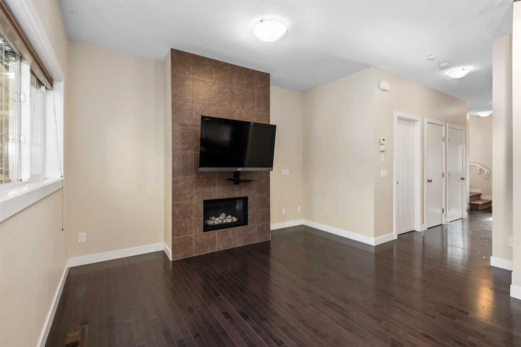 431 Quarry Villas Se, Calgary, AB - Indoor With Fireplace