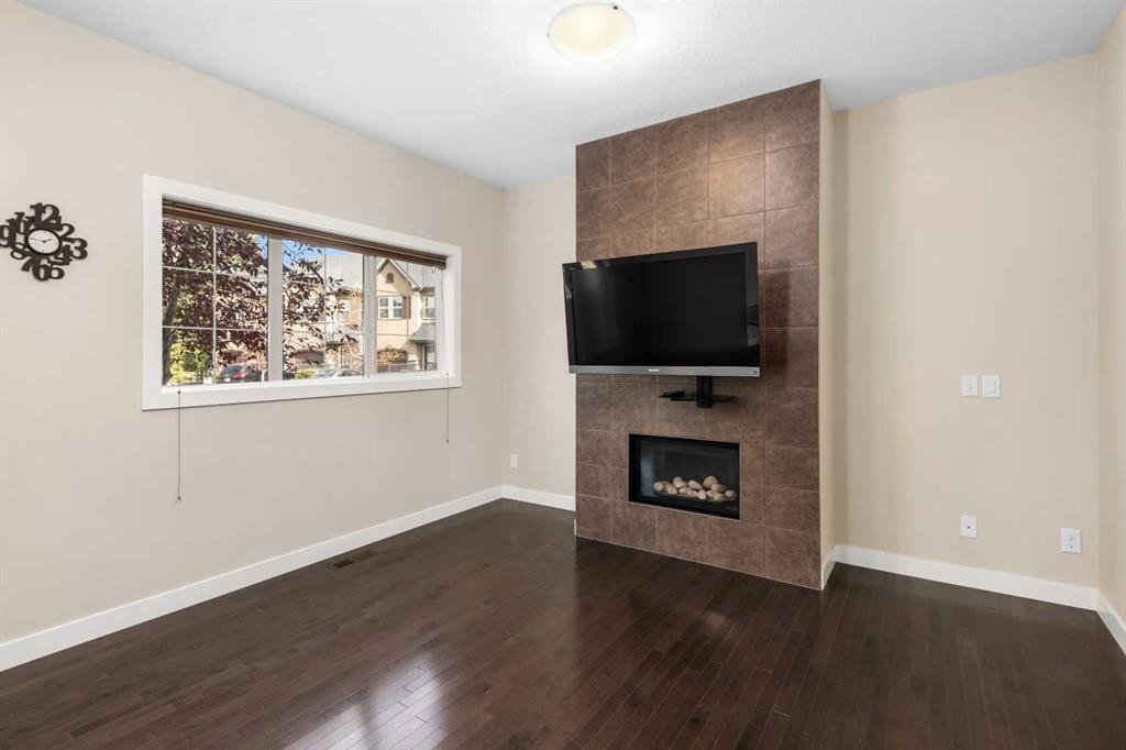 431 Quarry Villas Se, Calgary, AB - Indoor With Fireplace
