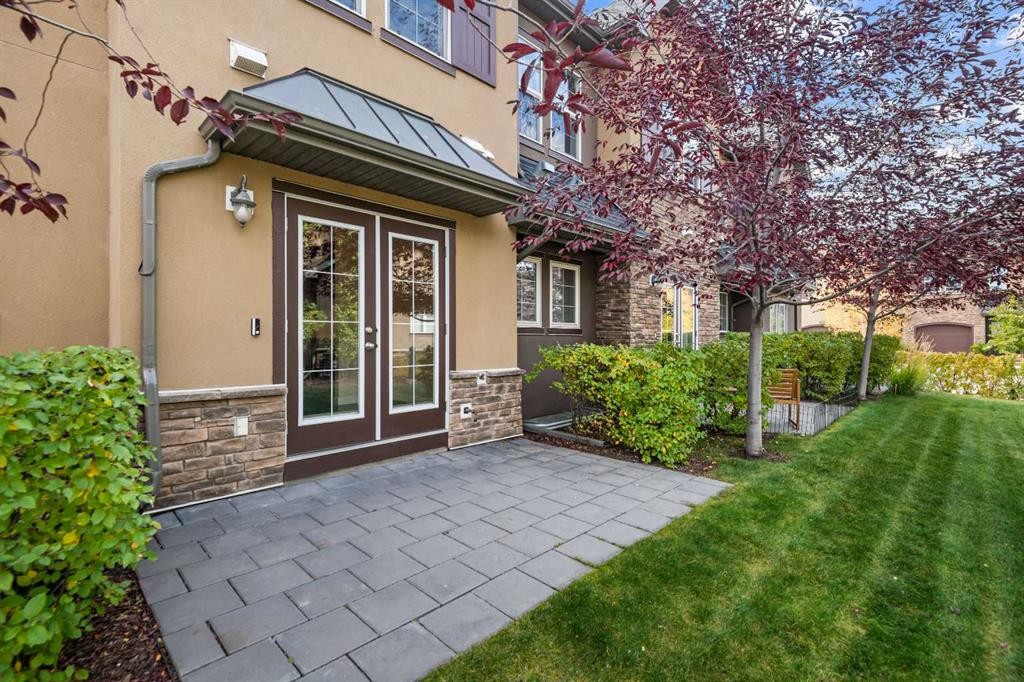 431 Quarry Villas Se, Calgary, AB - Outdoor