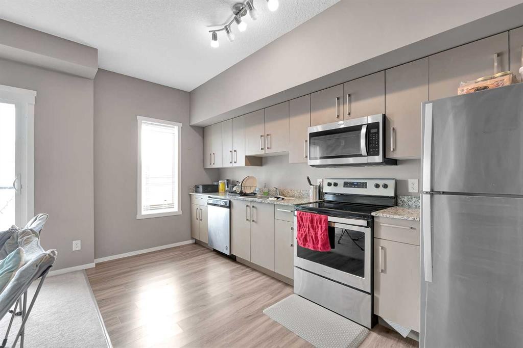 1609-4641 128 Avenue Ne, Calgary, AB - Indoor Photo Showing Kitchen With Stainless Steel Kitchen