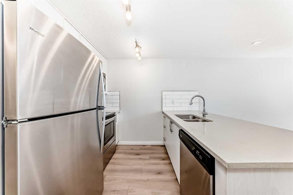 109 Cranbrook Square Se, Calgary, AB - Indoor Photo Showing Kitchen With Stainless Steel Kitchen With Double Sink With Upgraded Kitchen