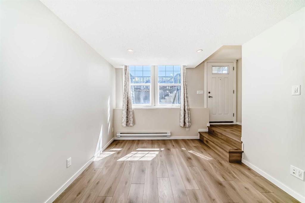 109 Cranbrook Square Se, Calgary, AB - Indoor Photo Showing Other Room