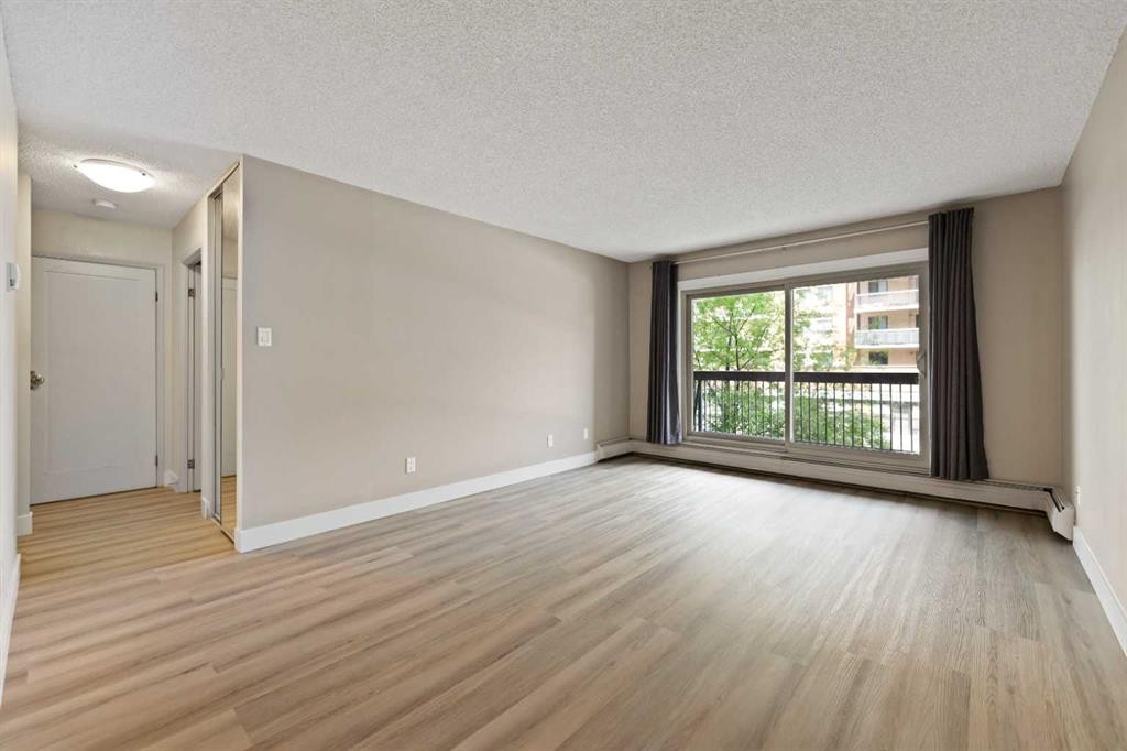 207-1335 12 Avenue Sw, Calgary, AB - Indoor Photo Showing Other Room