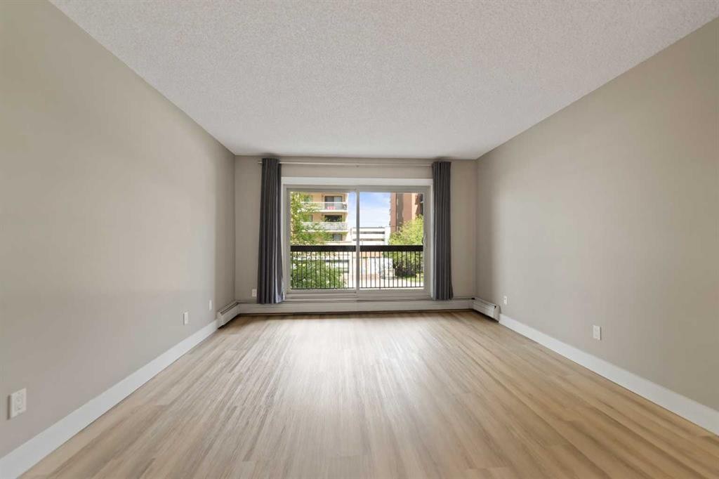 207-1335 12 Avenue Sw, Calgary, AB - Indoor Photo Showing Other Room