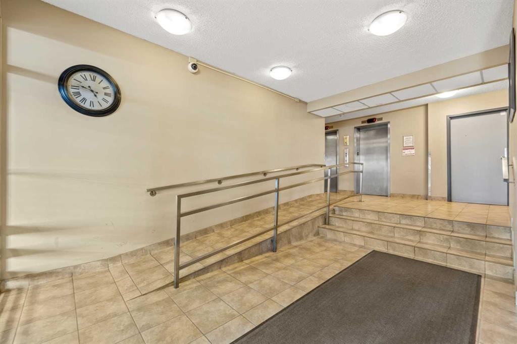 207-1335 12 Avenue Sw, Calgary, AB - Indoor Photo Showing Other Room